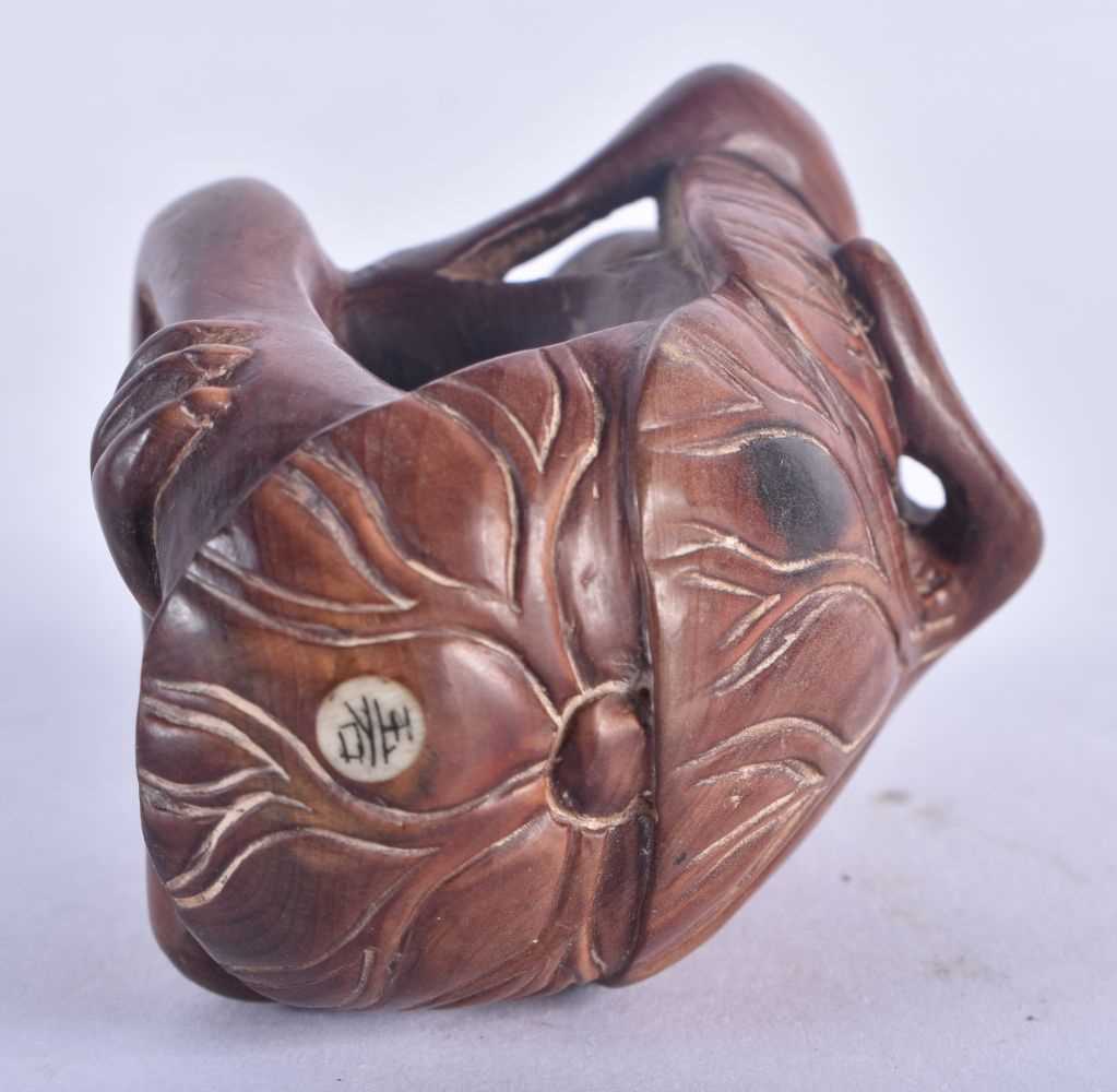 A Japanese Hardwood Netsuke carved as a Monkey. 6.2 cm x 4.5 cm x 3.6 cm, weight 36.6g - Image 4 of 4