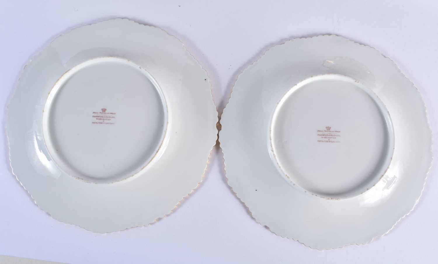 A FINE EARLY 19TH CENTURY FLIGHT BARR AND BARR WORCESTER DESSERT SERVICE painted with landscapes and - Image 4 of 32