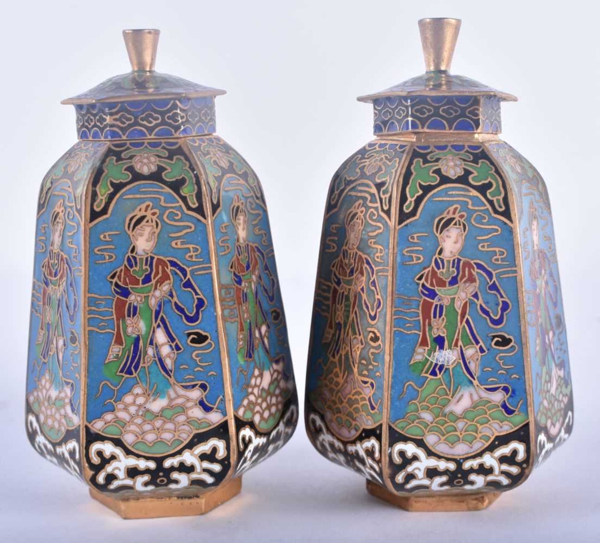 A PAIR OF CHINESE REPUBLICAN PERIOD CLOISONNE ENAMEL VASES AND COVERS. 9.5 cm high. - Image 2 of 4