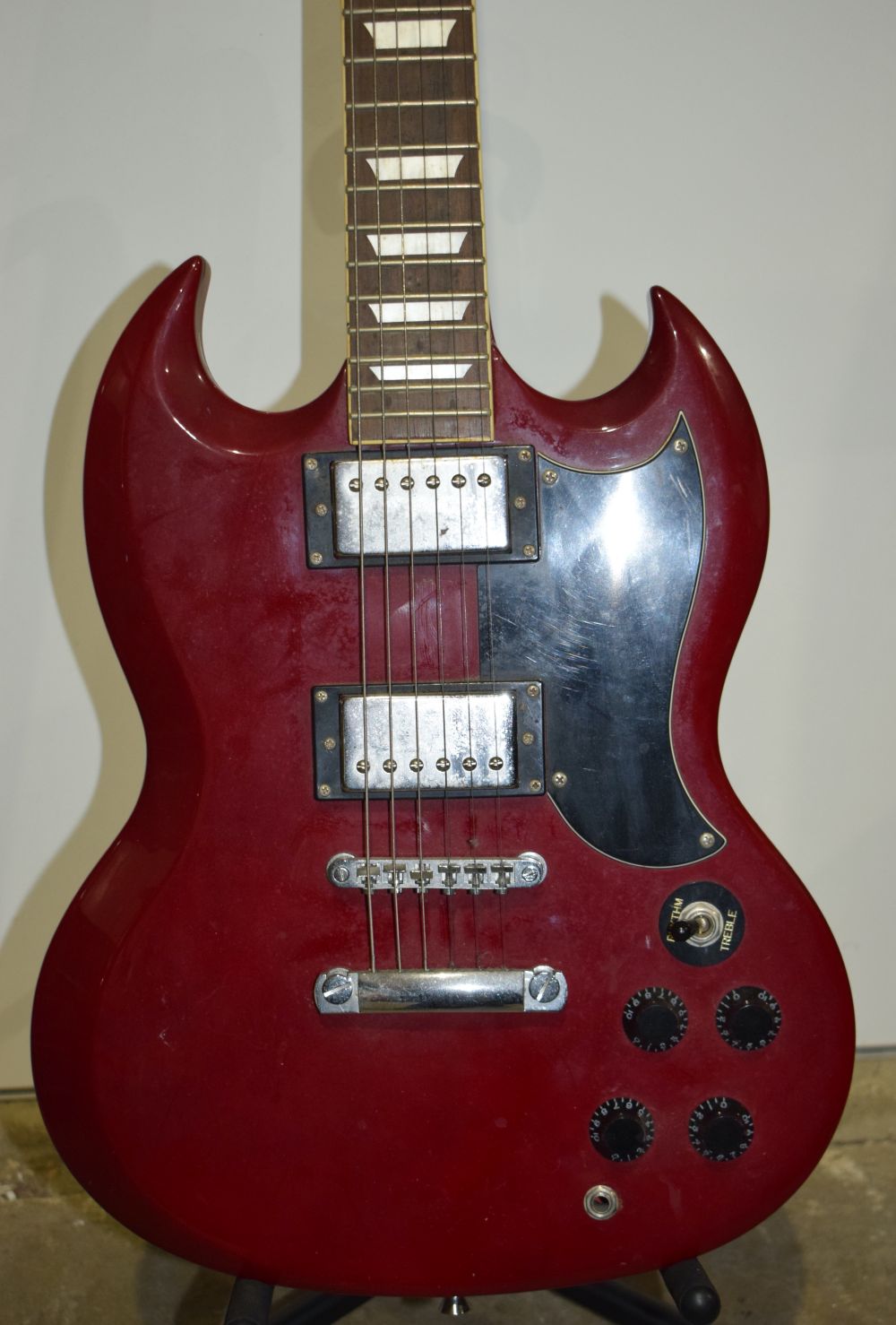 A Signature Series Electric guitar - Image 7 of 10