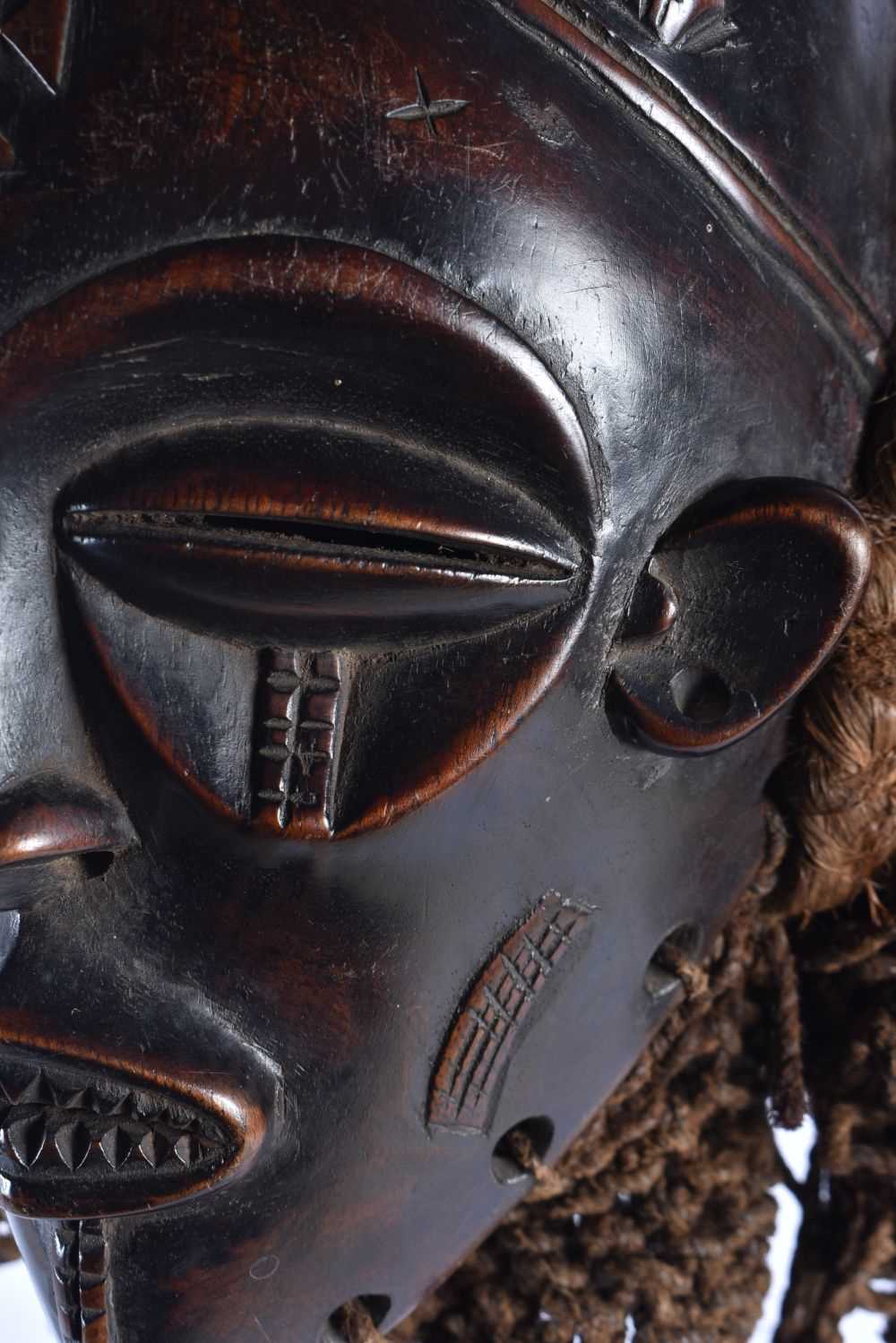 A LARGE EARLY 20TH CENTURY AFRICAN TRIBAL WOOD MASK with later stand. 58 cm x 14 cm. - Image 5 of 8