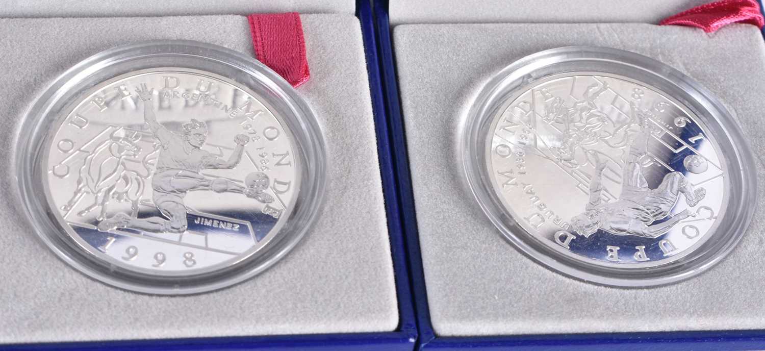 Five Cased Silver French 10 Franc FIFA World Cup 1998 Coins. (incl Germany, Uruguay, Italy, - Image 4 of 5