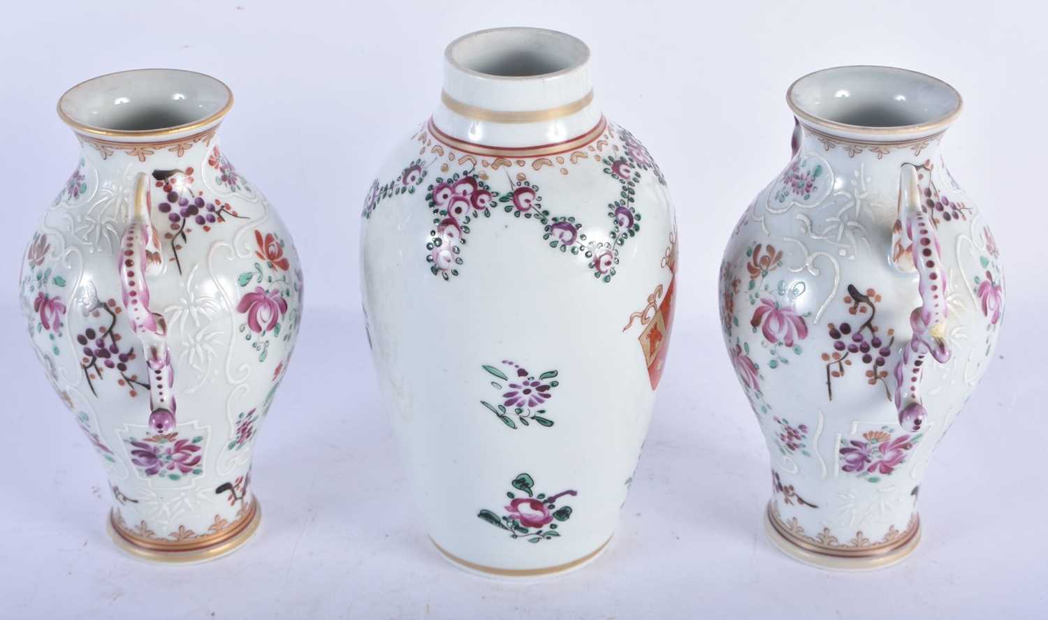 THREE 19TH CENTURY FRENCH SAMSONS OF PARIS CHINESE EXPORT STYLE VASES. Largest 15 cm high. (3) - Image 2 of 3