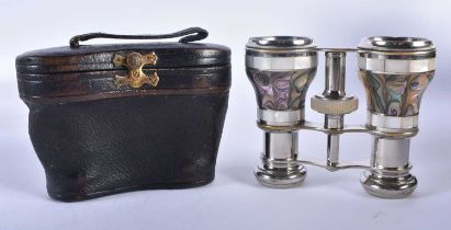A PAIR OF MOTHER OF PEARL OPERA GLASSES. 9 cm x 7cm extended.