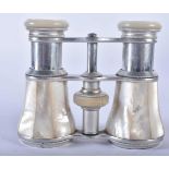 A PAIR OF MOTHER OF PEARL OPERA GLASSES. 9 cm x 9 cm extended.