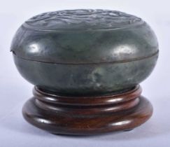 A LATE 18TH/19TH CENTURY CHINESE CARVED SPINACH JADE PASTE BOX AND COVER Late Qianlong/Jiaqing. 6.