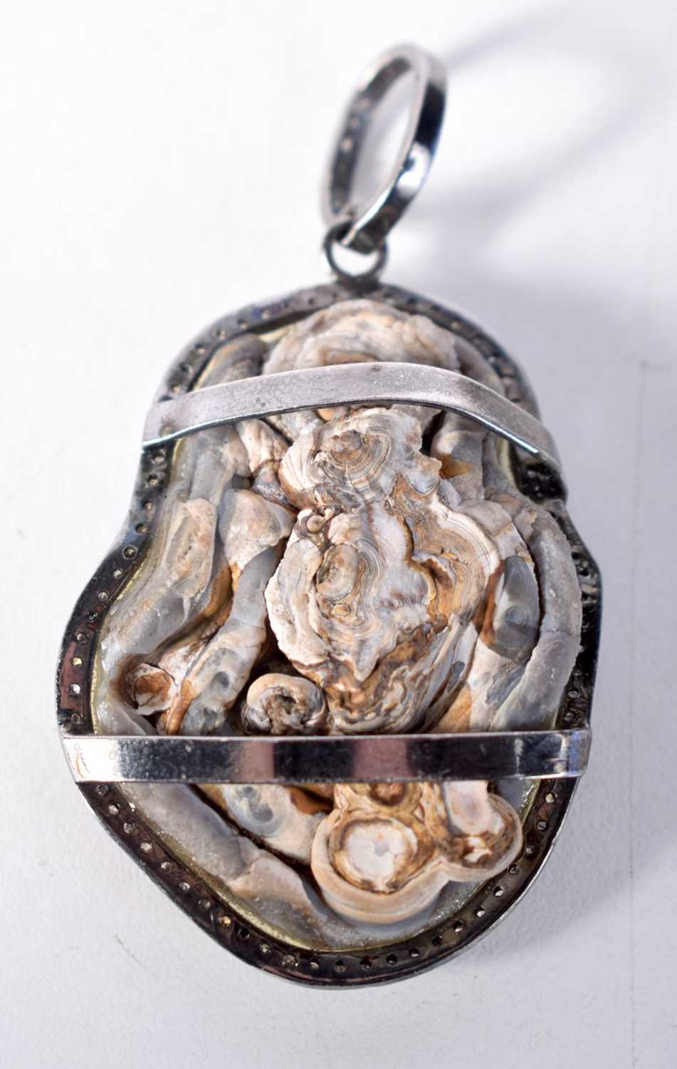 A Stone Pendant with Diamond Surround. 6.8 cm x 3.7cm, weight 24g - Image 2 of 3