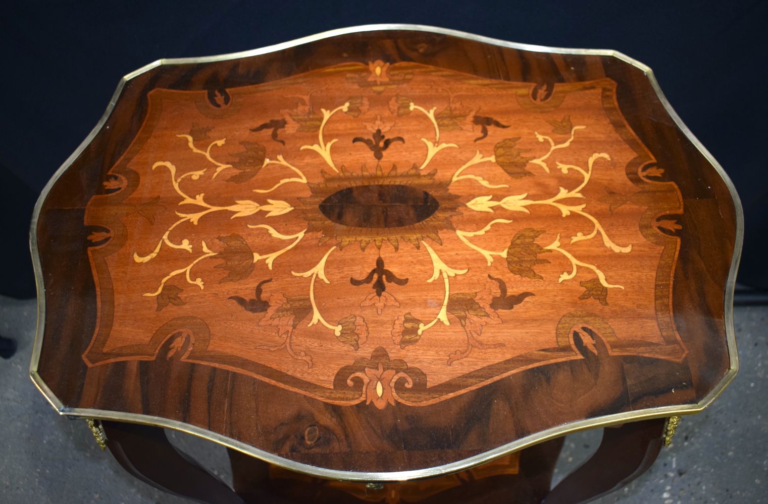 A near pair of Baroque style inlaid Oval 1 drawer tables 72 x 62 x 47 cm (2) - Image 8 of 8