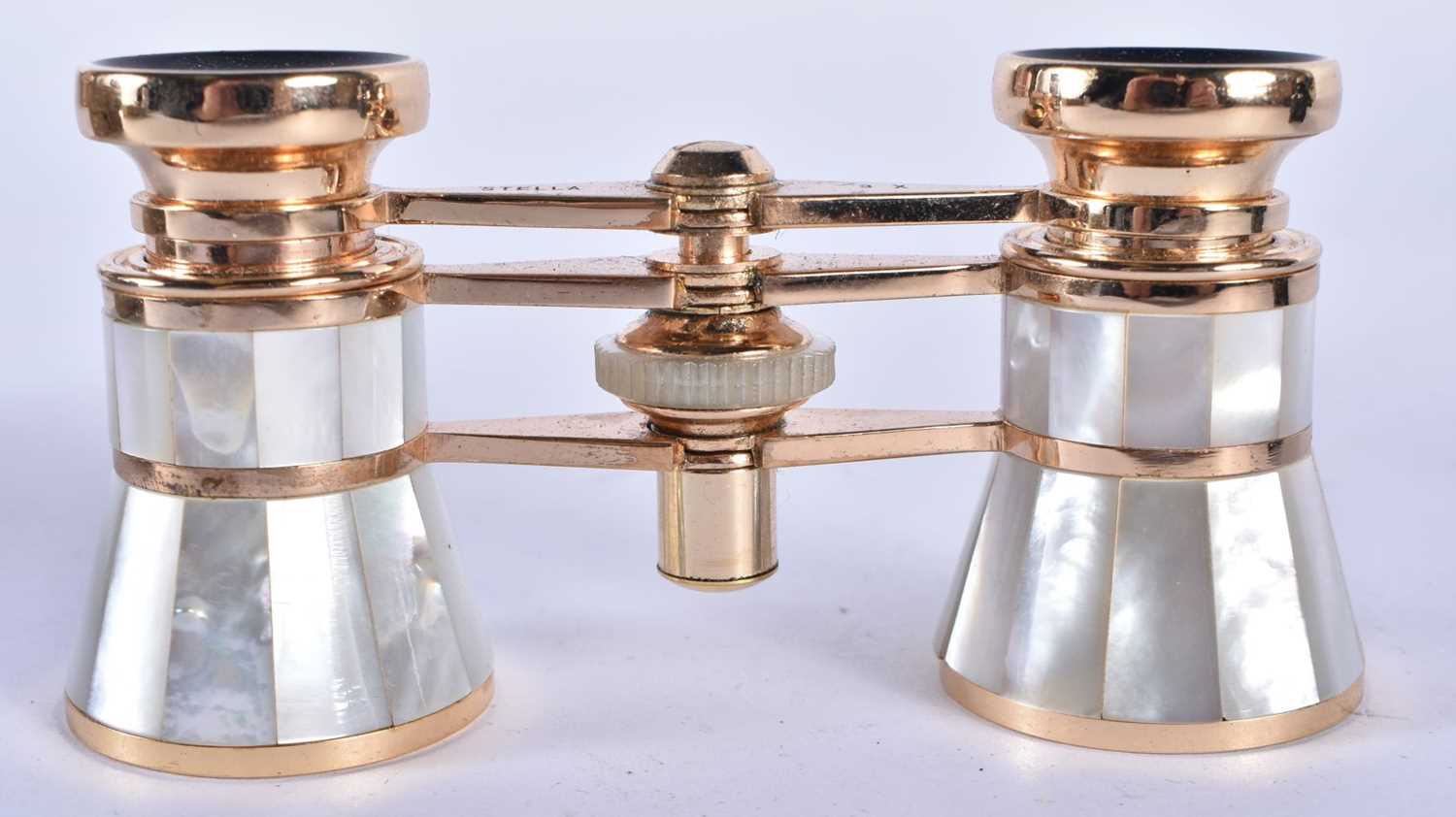 A PAIR OF MOTHER OF PEARL OPERA GLASSES. 8 cm x 6 cm. - Image 3 of 5