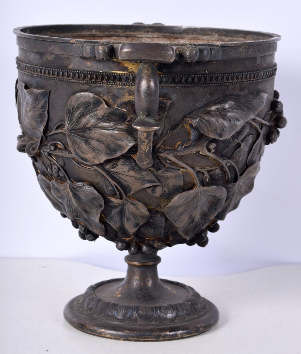 A heavy Elkington plate planter decorated with vines 21 x 32 cm. - Image 4 of 7