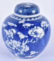 A 19TH CENTURY CHINESE BLUE AND WHITE PORCELAIN GINGER JAR AND COVER Qing. 15 cm x 10 cm.