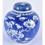 A 19TH CENTURY CHINESE BLUE AND WHITE PORCELAIN GINGER JAR AND COVER Qing. 15 cm x 10 cm.