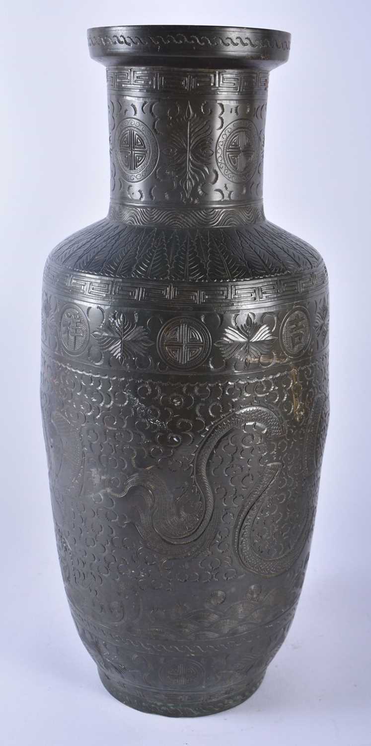 A LARGE CHINESE QING DYNASTY BRONZE ROULEAU DRAGON VASE. 44 cm high. - Image 2 of 5