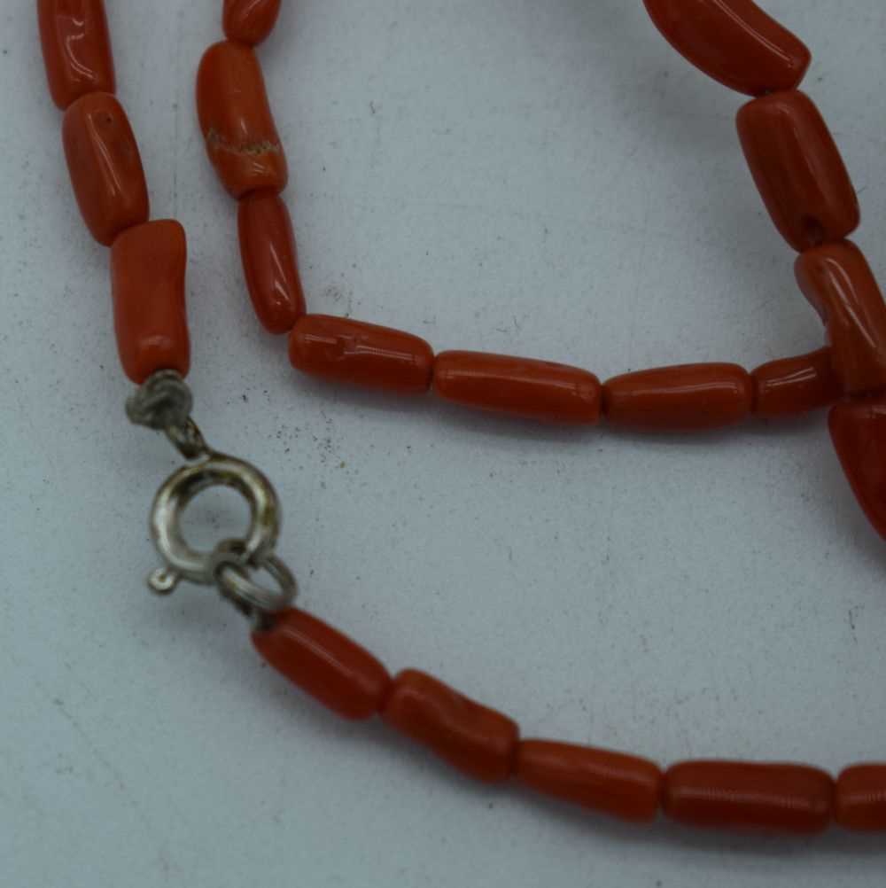 A CORAL NECKLACE. 27 grams. 45cm long. - Image 2 of 3