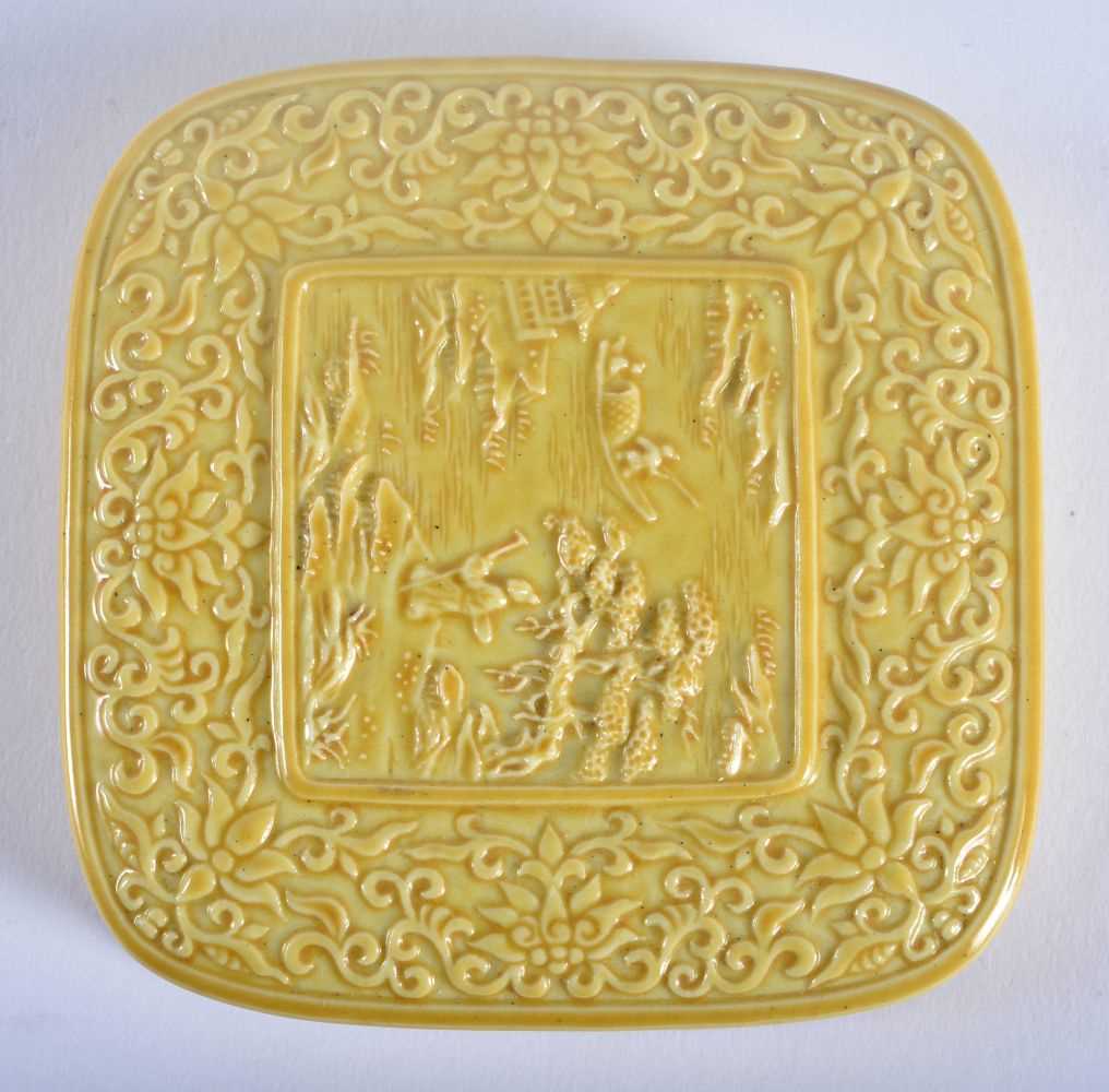 A 19TH CENTURY CHINESE IMPERIAL YELLOW GLAZED BOX AND COVER bearing Qianlong marks to base. 7 cm - Image 3 of 5