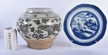 AN 18TH CENTURY CHINESE EXPORT BLUE AND WHITE PORCELAIN PLATE Qianlong, together with a blue and