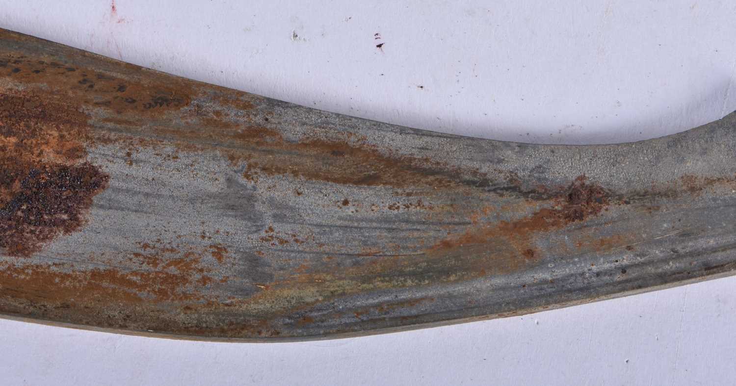 A 19TH CENTURY MIDDLE EASTERN INDIAN SILVER MOUNTED LEATHER CASED KNIFE. 35 cm long. - Image 3 of 7