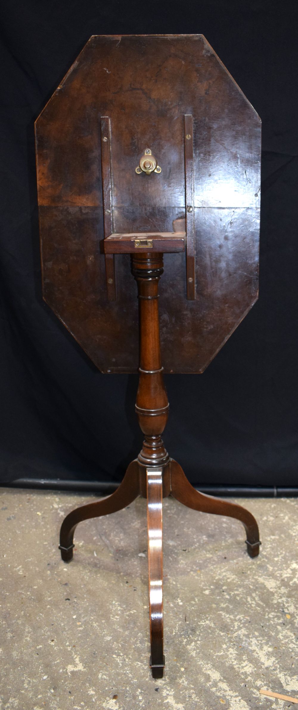 A mahogany and Burr wood tilt top side table 71 x 59 x 39 cm. - Image 7 of 8