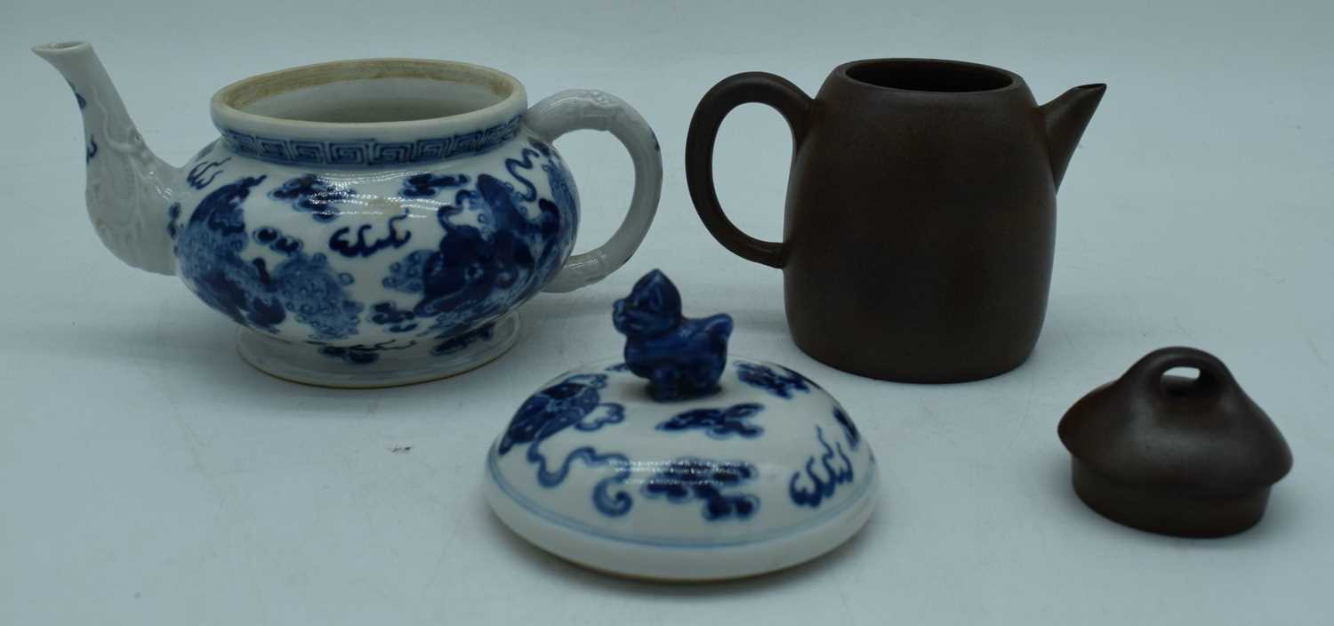 A Chinese porcelain blue and white Tea pot together with a Yixing Teapot 11cm (2). - Image 3 of 22