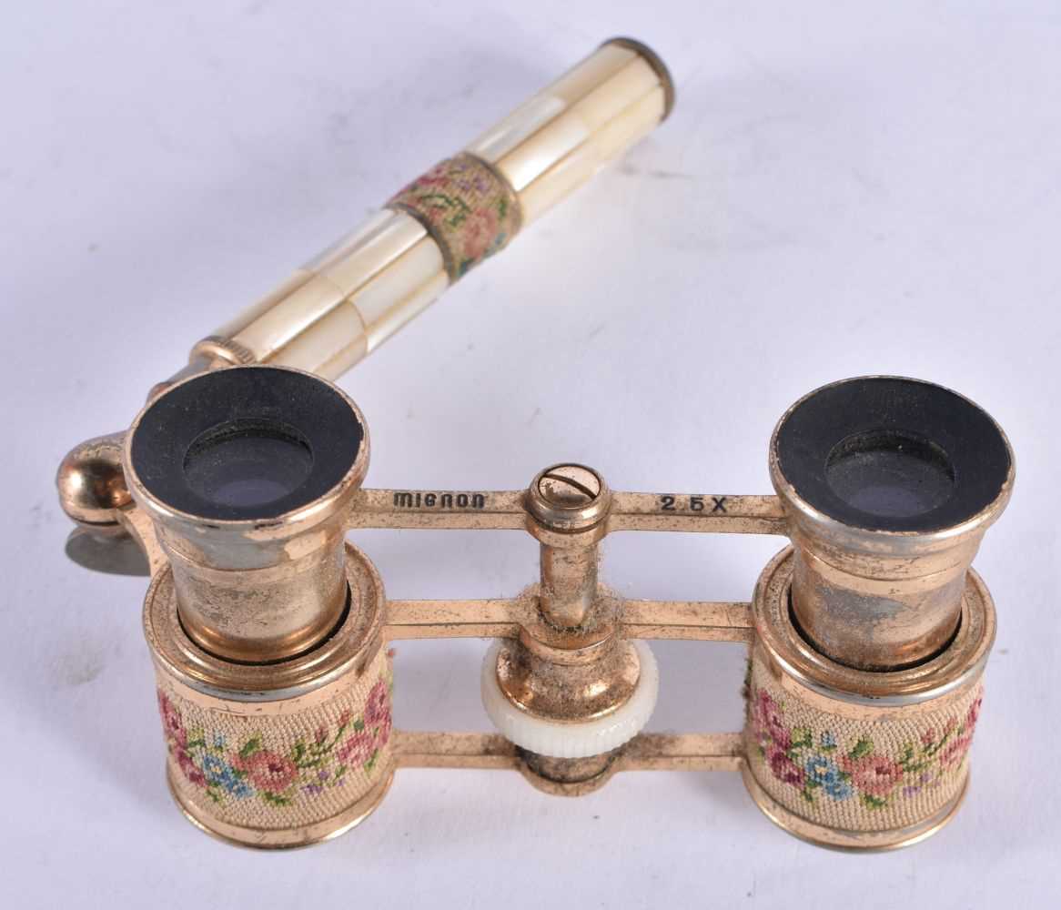 AN UNUSUAL PAIR OF MOTHER OF PEARL OPERA GLASSES. 13.25cm x 8.75 cm extended. - Image 2 of 3