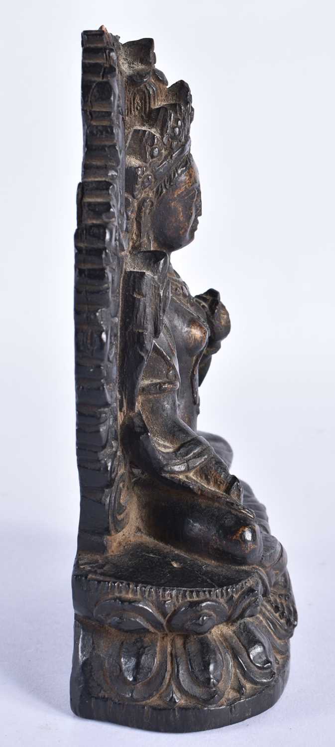 A FINE 17TH/18TH CENTURY CHINESE CARVED ZITAN FIGURE OF A BUDDHA King/Qing. 18cm x 11cm. - Image 11 of 12