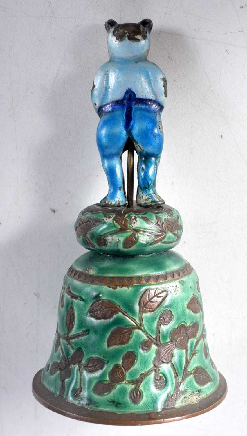 A Chinese Qing Dynasty Enamel Cat Bell. 11.7cm x 6.3 cm, weight 89g - Image 2 of 3