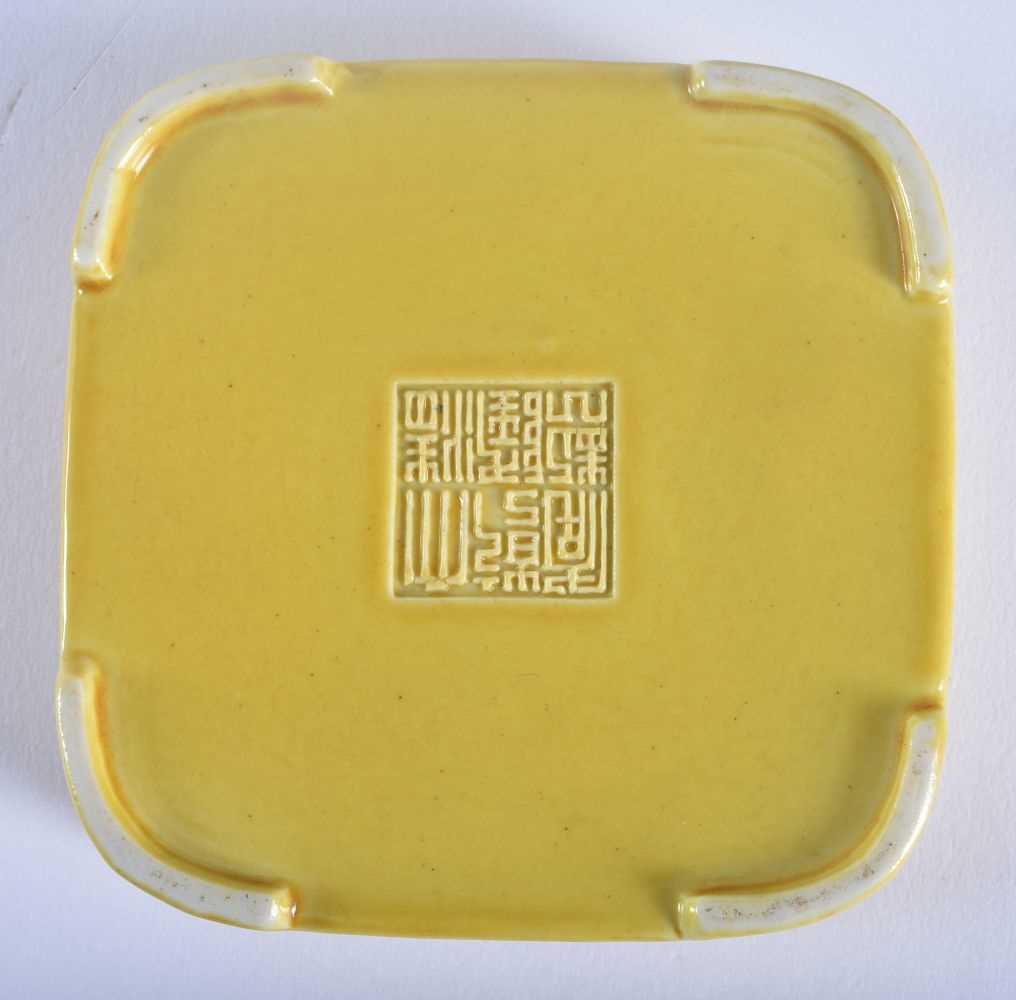 A 19TH CENTURY CHINESE IMPERIAL YELLOW GLAZED BOX AND COVER bearing Qianlong marks to base. 7 cm - Image 5 of 5