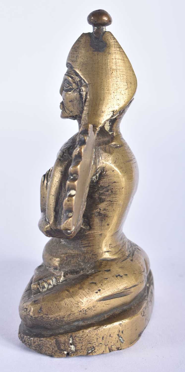 A 17TH/18TH CENTURY INDIAN BRONZE FIGURE OF A SEATED MALE DEITY modelled with hands clasped. 12 cm x - Image 5 of 7