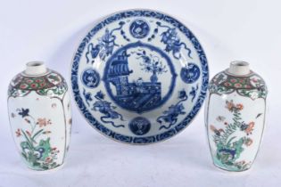 A 17TH/18TH CENTURY CHINESE BLUE AND WHITE PORCELAIN PLATE Kangxi/Yongzheng, together with a pair of