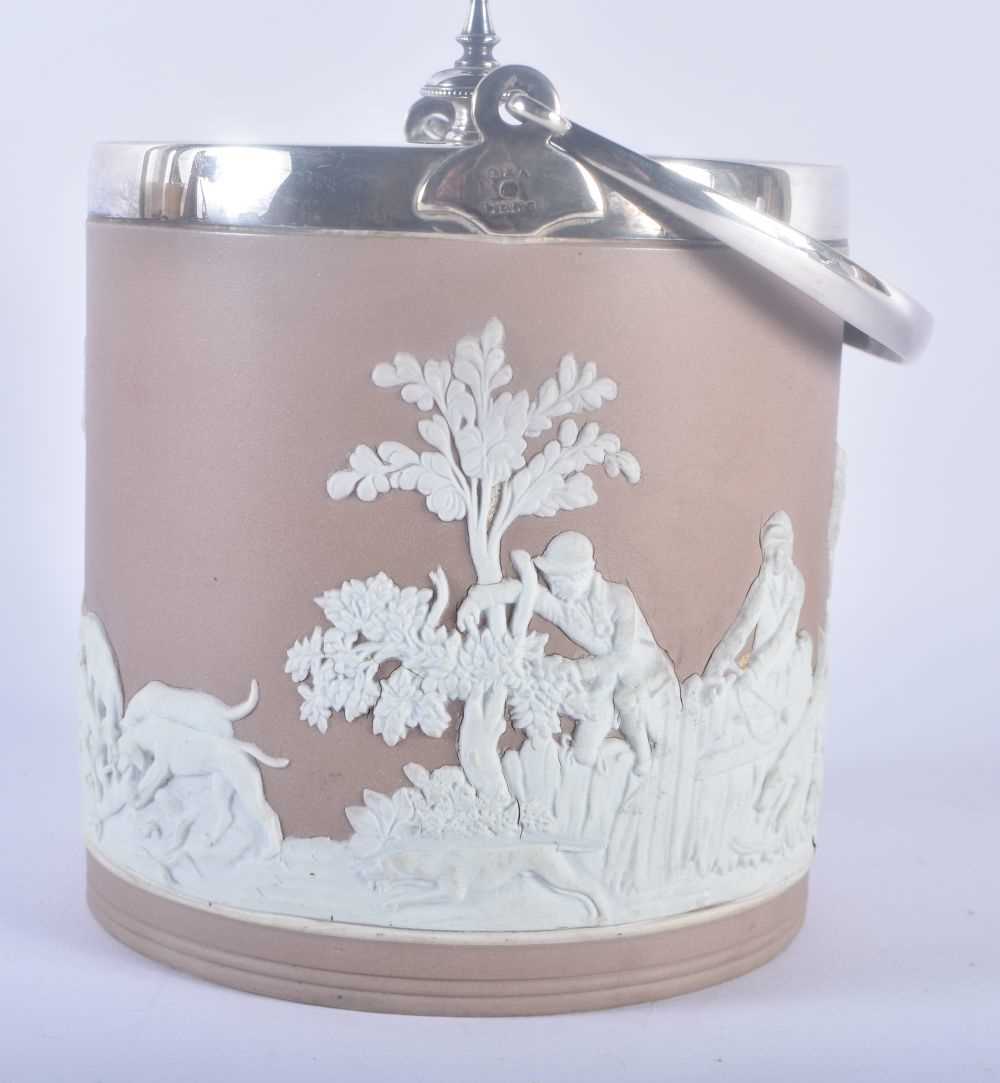 A WEDGWOOD PORCELAIN BISCUIT BARREL with silver plated mounts, decorated with fox hunting scenes - Image 2 of 5