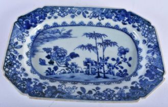 AN 18TH CENTURY CHINESE EXPORT BLUE AND WHITE PORCELAIN DISH Qianlong, painted with flowering