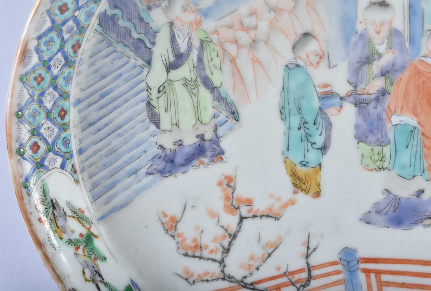 A LARGE 19TH CENTURY CHINESE FAMILLE VERTE PORCELAIN TREFOIL SHAPED DISH Qing, painted with - Image 4 of 5