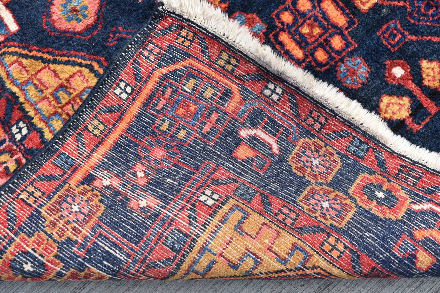 A Persian Bakhtiari rug 214 x 149 cm - Image 11 of 16