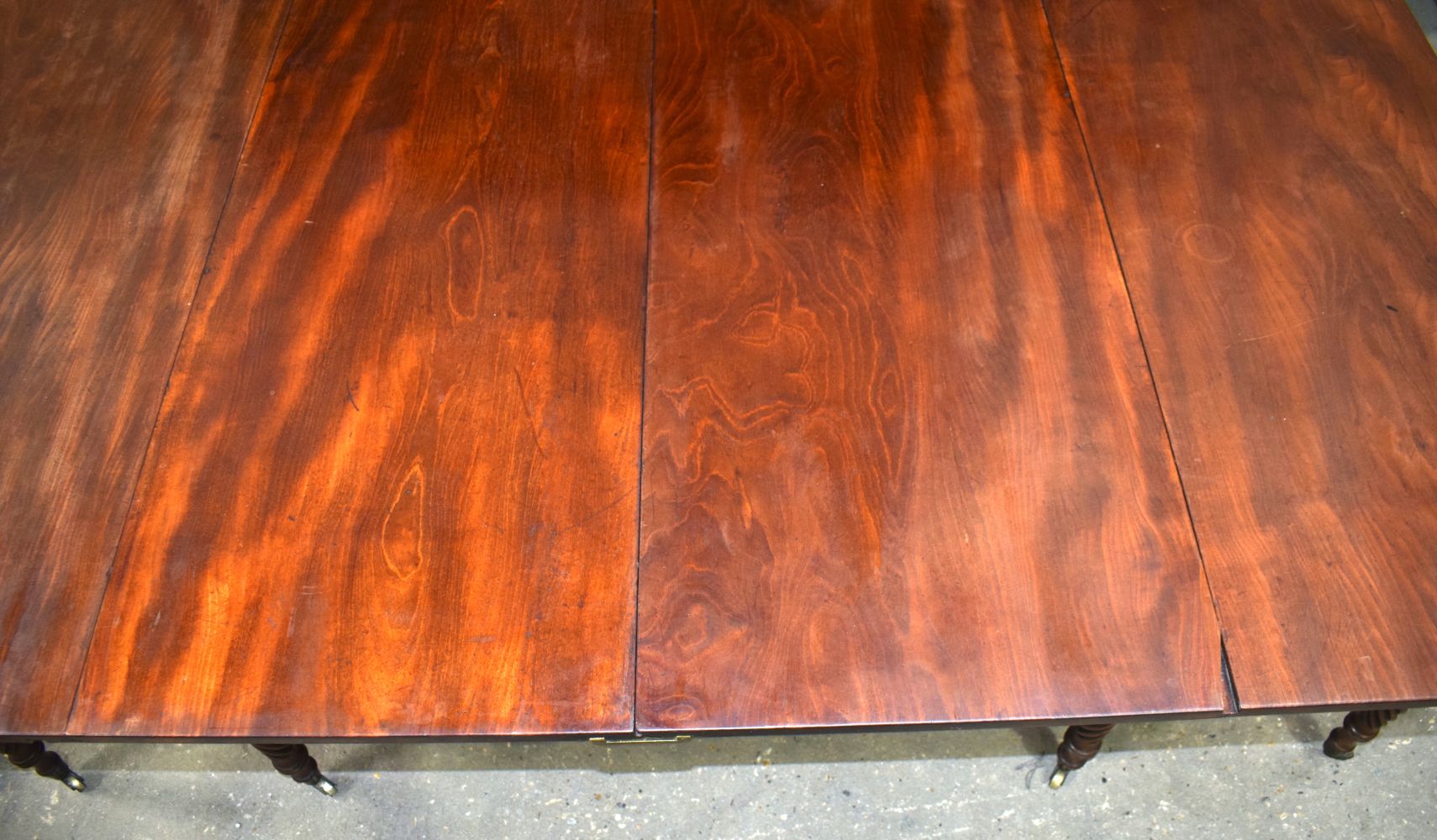 A large antique mahogany two section dining table with two folding centre legs 74 x 201 x 130 cm. - Image 12 of 14