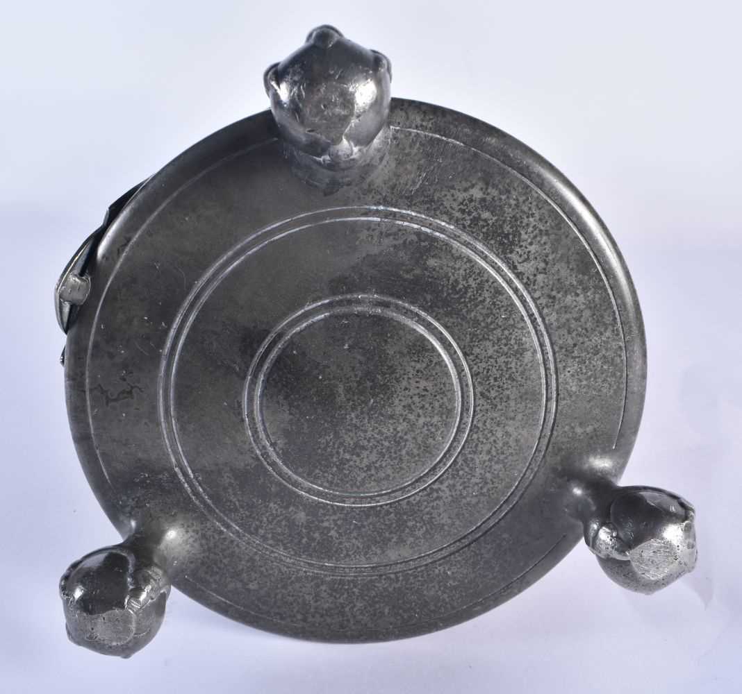 A LARGE ANTIQUE ARMORIAL PEWTER FLAGON bearing 1704 date to top. 48 cm high. - Image 6 of 6