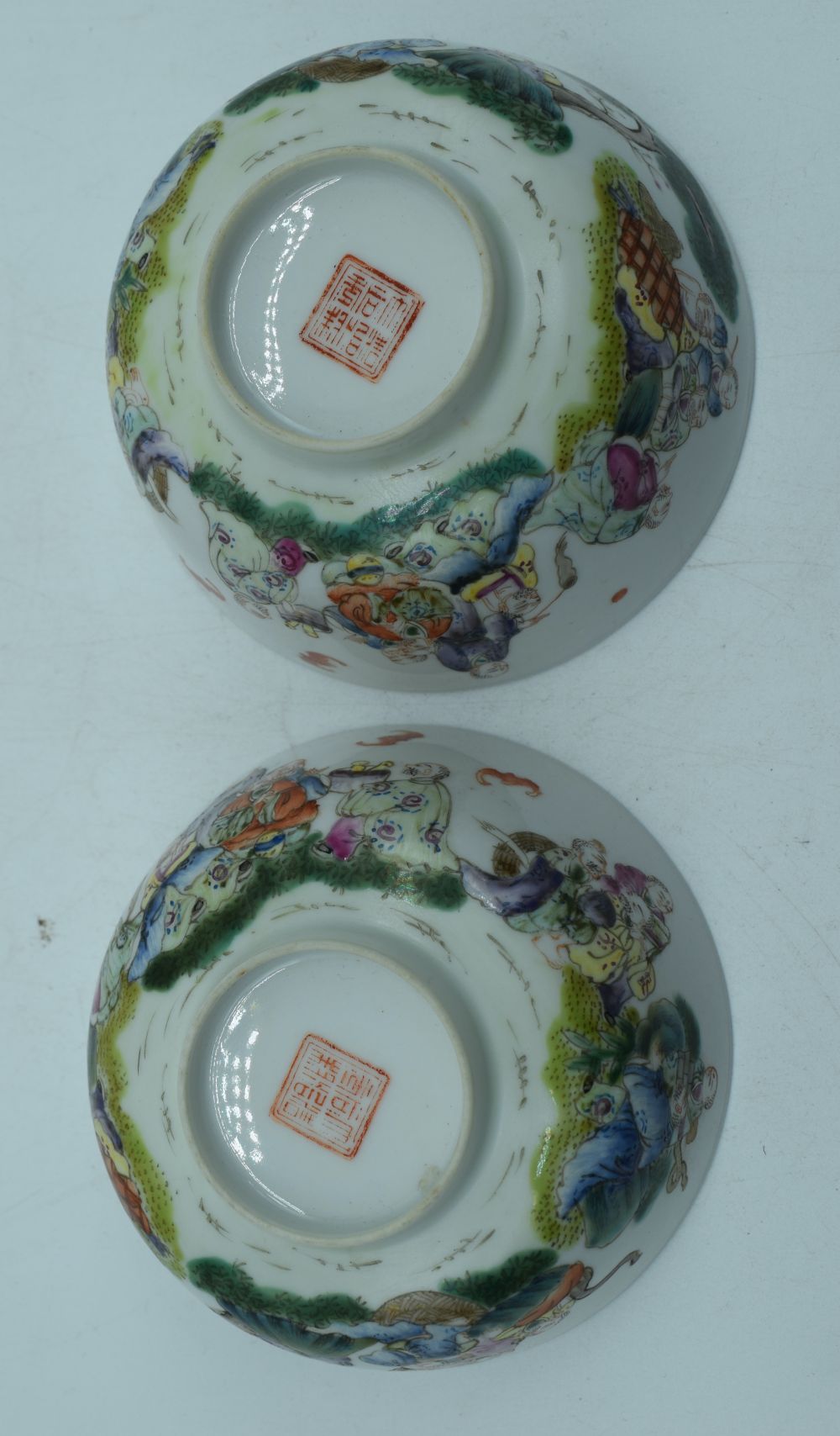 A pair of Chinese porcelain polychrome bowls decorated with figures and bats 6 x 10.5 cm (2). - Image 6 of 6