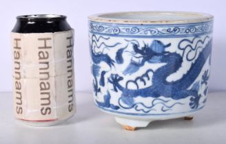 A Chinese porcelain blue and white bowl decorated with dragon 11 x 14 cm.