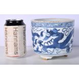 A Chinese porcelain blue and white bowl decorated with dragon 11 x 14 cm.