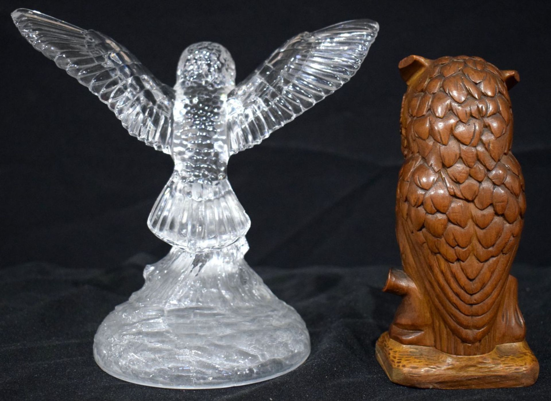 A carved wood owl together with a glass owl largest 19 x 19 cm.(2). - Image 5 of 6