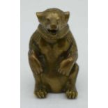 A SMALL 18TH/19TH CENTURY BRONZE FIGURE OF A SEATED BEAR. 169 grams. 6 cm x 3.25cm.