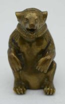 A SMALL 18TH/19TH CENTURY BRONZE FIGURE OF A SEATED BEAR. 169 grams. 6 cm x 3.25cm.