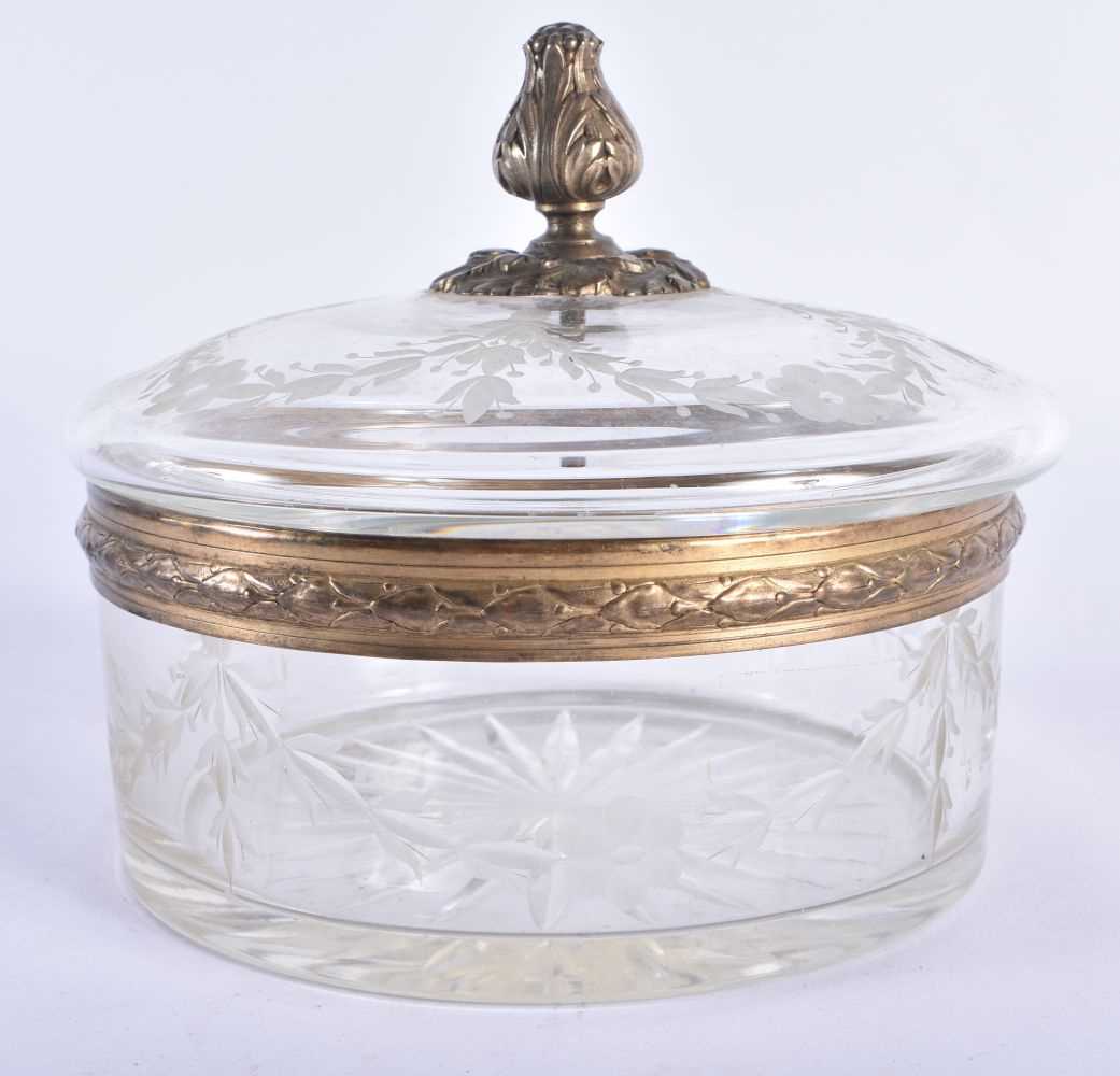 AN ANTIQUE CONTINENTAL SILVER GILT AND CRYSTAL GLASS BOX AND COVER. 14 cm x 13 cm. - Image 2 of 4