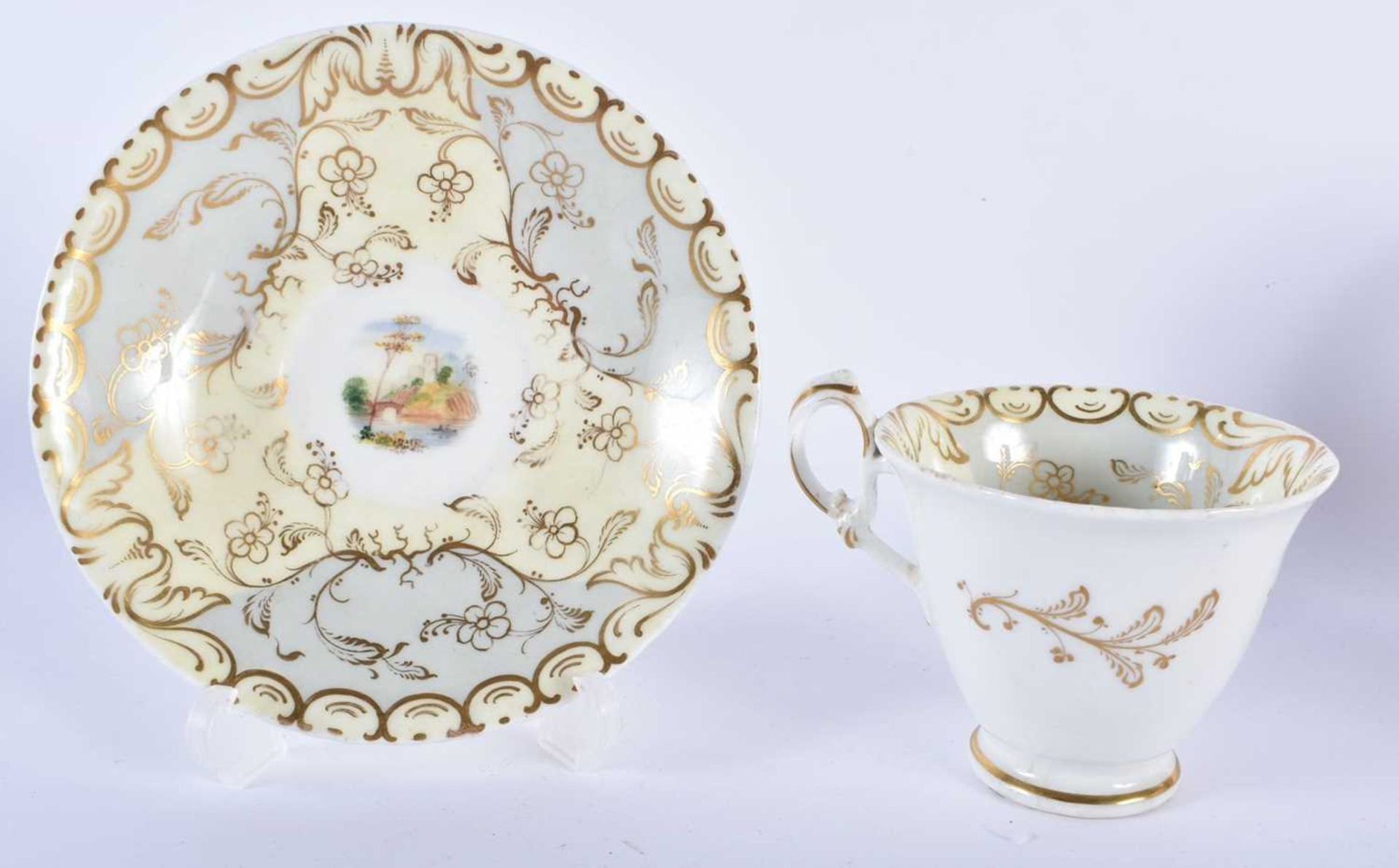 AN EARLY 19TH CENTURY CHAMBERLAINS WORCESTER CUP AND SAUCER together with a similar Chamberlains - Image 4 of 12