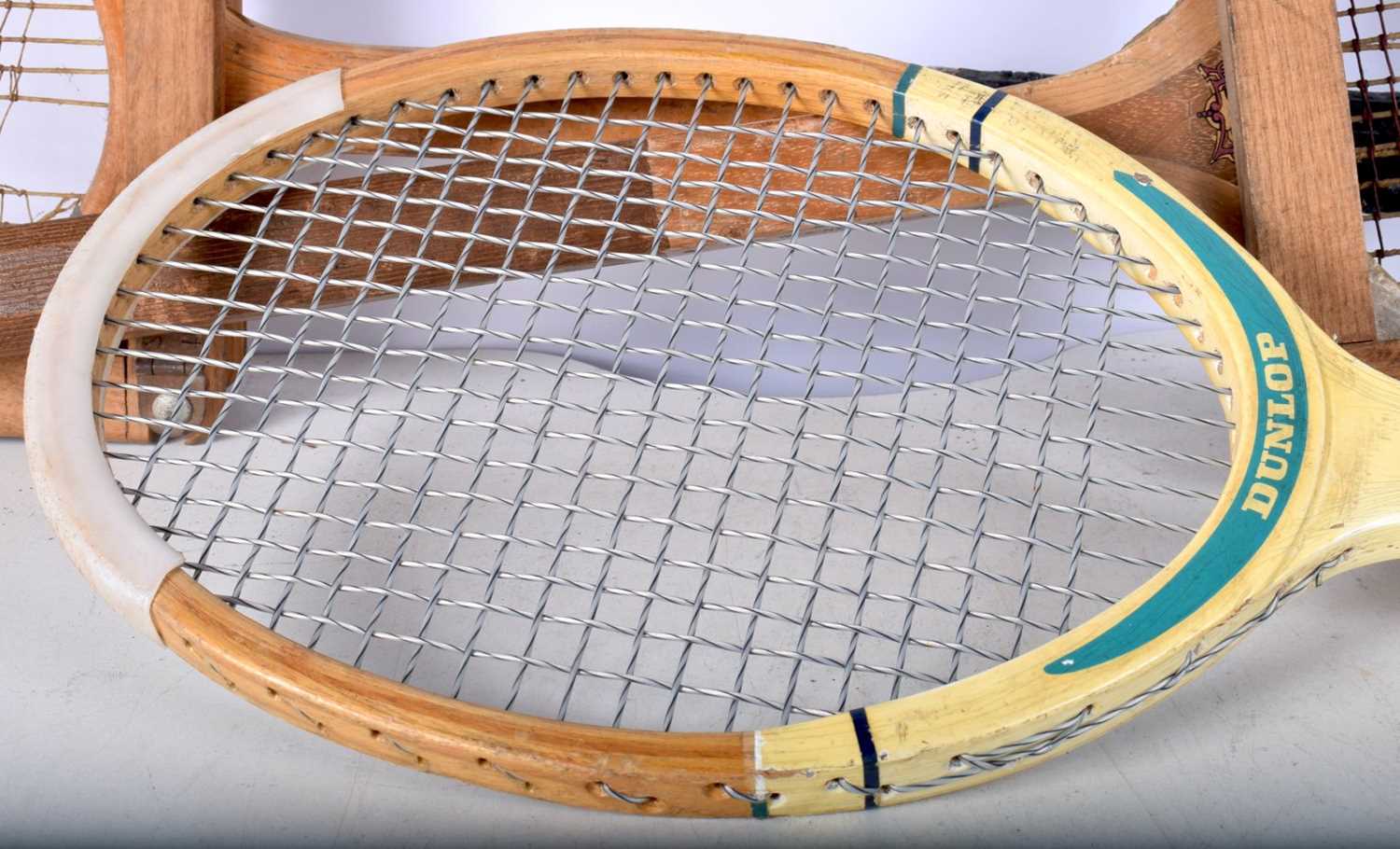 A collection of vintage Tennis Rackets 67 cm (3). - Image 3 of 4