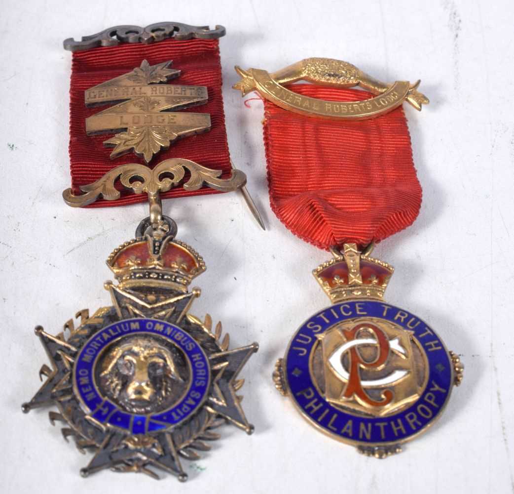 Two RAOB Medals by William Henry Toye in an associated case. Hallmarked Birmingham 1904 and 1914. - Image 2 of 4