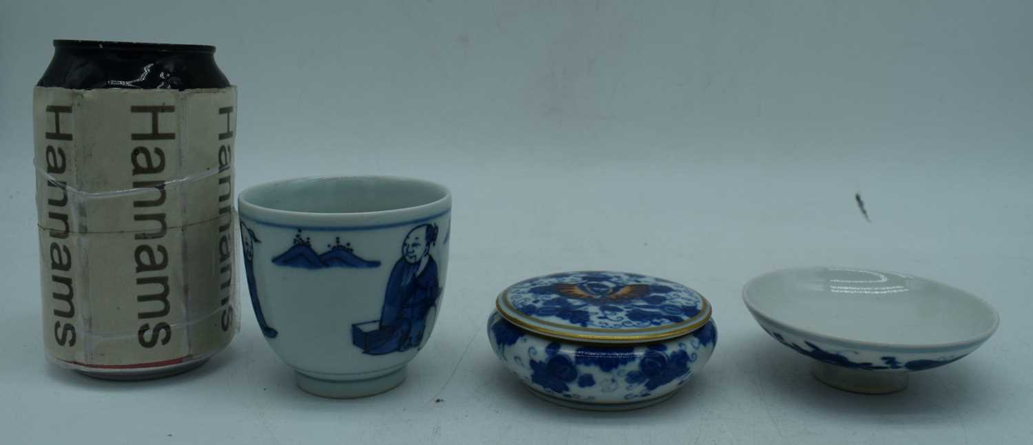 A small Chinese porcelain blue and white Tea bowl together with a cosmetic pot and a small dish - Image 2 of 8
