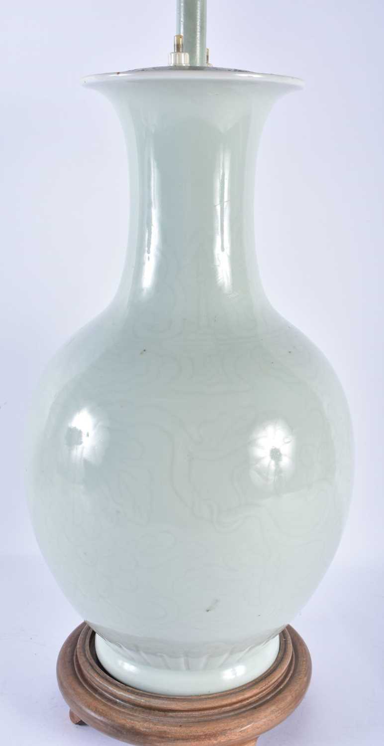 A LARGE EARLY 20TH CENTURY CHINESE CELADON INCISED COUNTRY HOUSE LAMP. 68 cm high. - Image 2 of 5