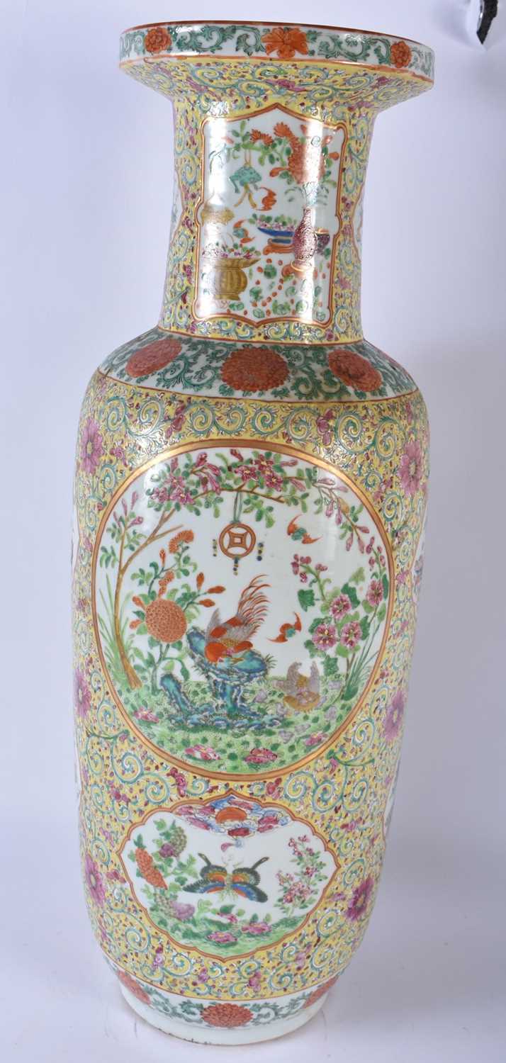 A VERY LARGE 19TH CENTURY CHINESE FAMILLE ROSE STRAITS PORCELAIN ROULEAU VASE Qing, painted with - Image 3 of 5