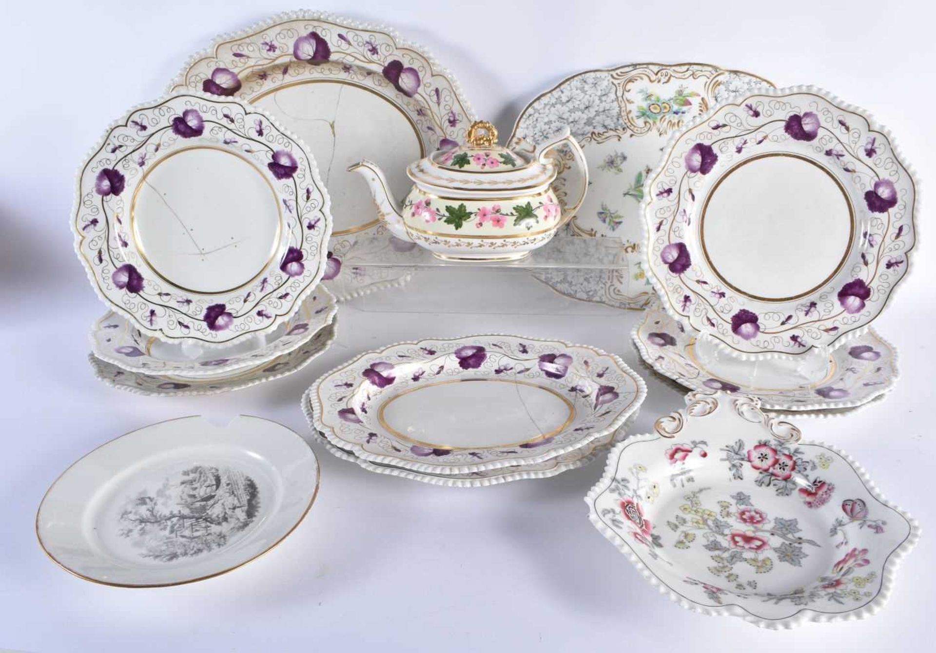 ASSORTED EARLY TO MID 19TH CENTURY WORCESTER PORCELAIN WARES in various forms and sizes. (qty)