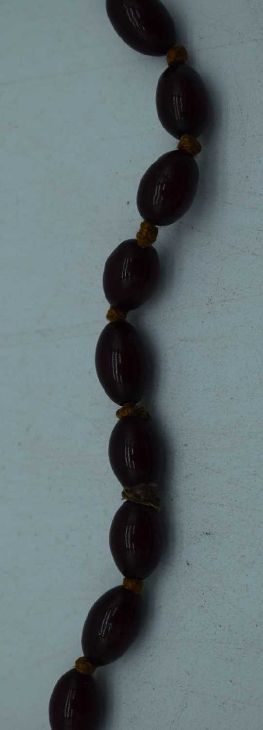 A CHERRY AMBER TYPE NECKLACE. 54 grams. 76 cm long. - Image 3 of 3